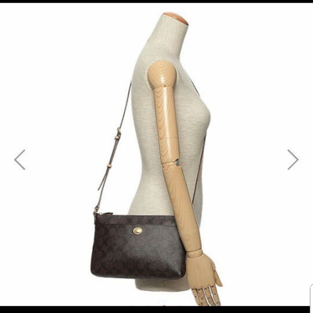 NWT PEYTON EAST/WEST SWINGPACK IN SIGNATURE FABRIC